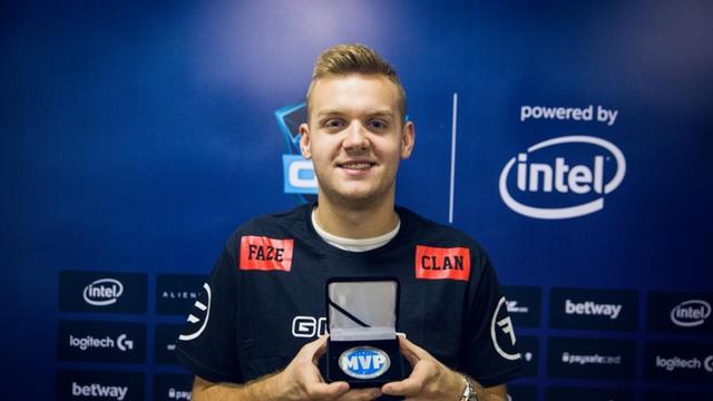 Evelone在CS2箱子上花费了150,000美元，仅获得了7,000美元的掉落